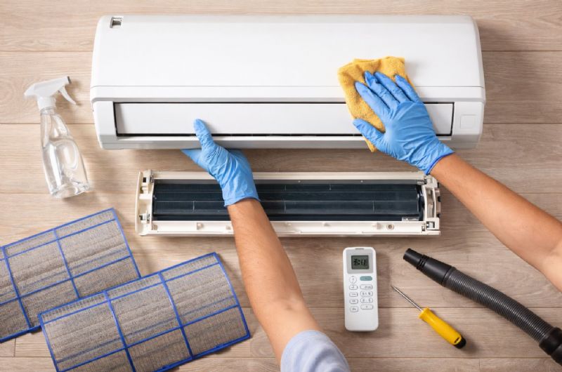 冷氣保養必看指南：機體外殼、濾網與遙控器的正確清潔全解析